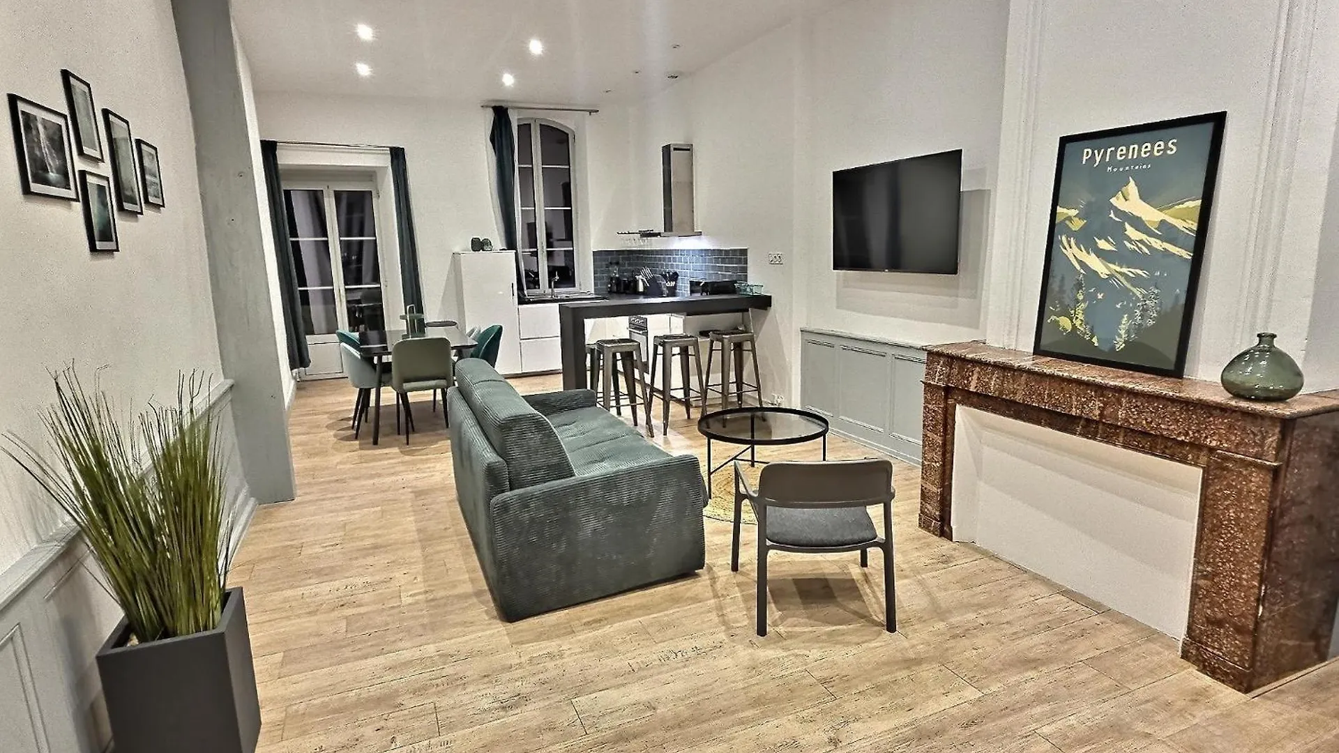 Lumineux T2, Spacieux, Hypercentre, Neuf, Wifi Bagneres-de-Bigorre