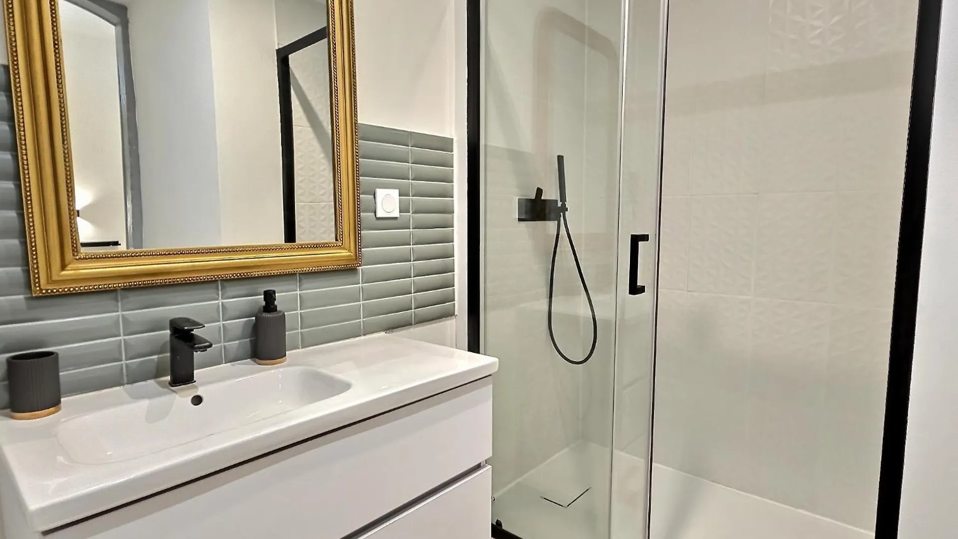 Apartment Lumineux T2, Spacieux, Hypercentre, Neuf, Wifi Bagneres-de-Bigorre France